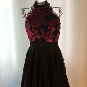 Short prom dress Black w/ velvet top w/ flowers
